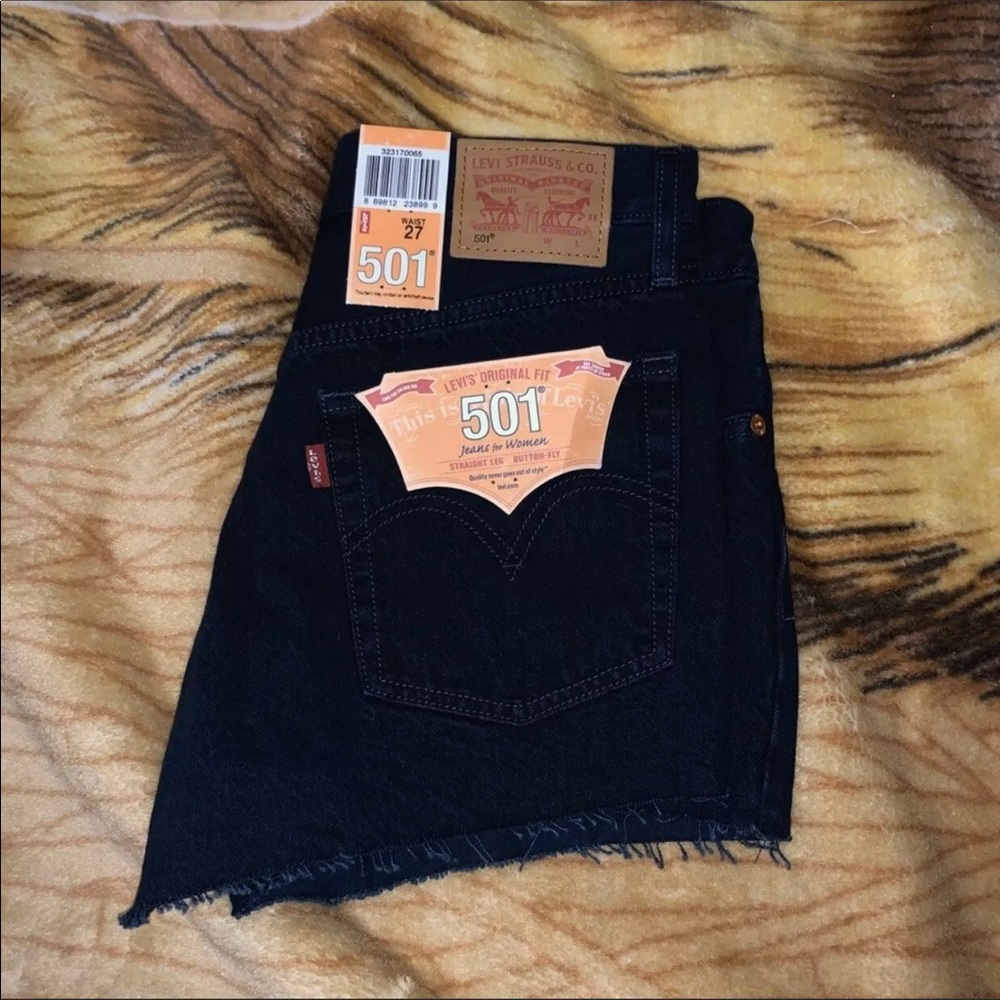 Levi’s Denim Shorts size 27 NEW